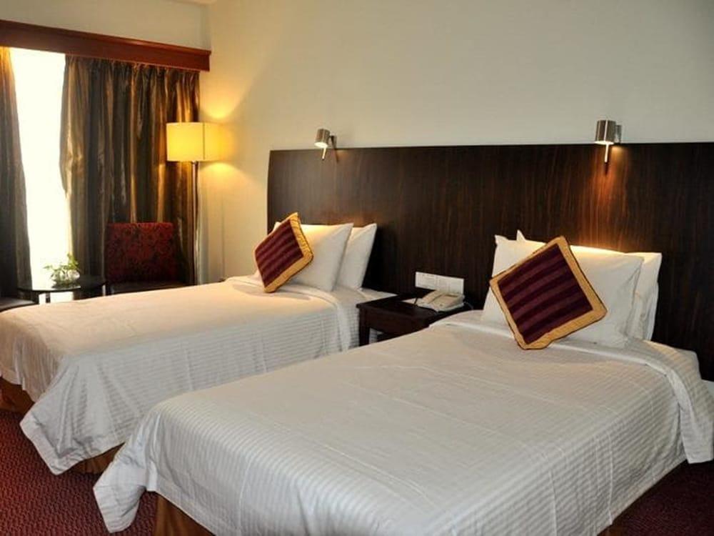 Hotel Grand Continental Kuantan Exterior photo