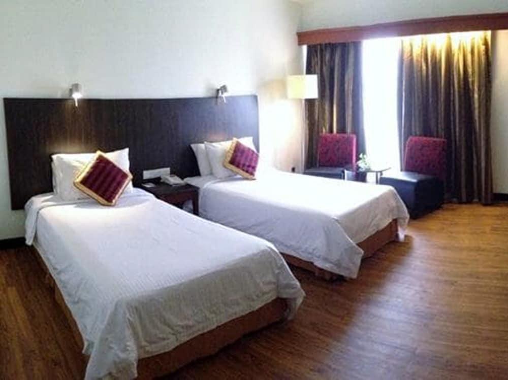 Hotel Grand Continental Kuantan Exterior photo